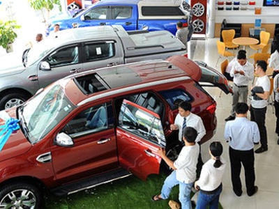 Khách Việt chê nhân viên bán xe chăm sóc chưa tận tình