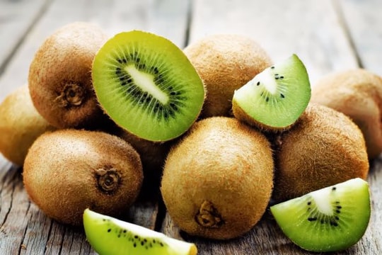 Đừng gọt vỏ kiwi nếu không muốn ném đi lượng vitamin P khổng lồ