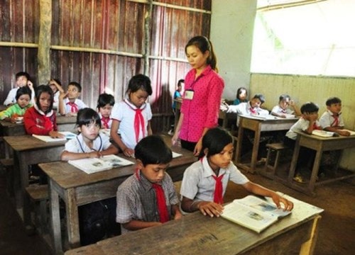 Miễn học phí đối với học sinh THCS là hợp lý