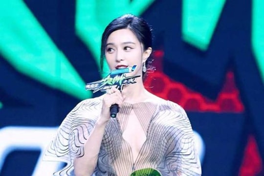 Phạm Băng Băng được khen ngợi vì đôi chân nuột 'không cần Photoshop'