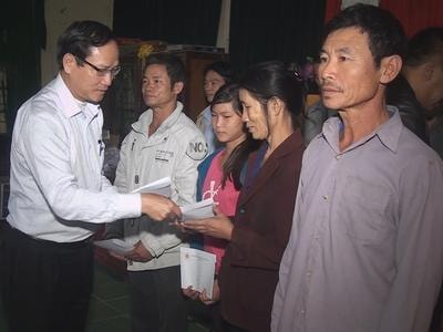 Hội doanh nghiệp Nghệ Tĩnh tại Đà Nẵng trao 150 suất quà cho đồng bào bị bão lụt