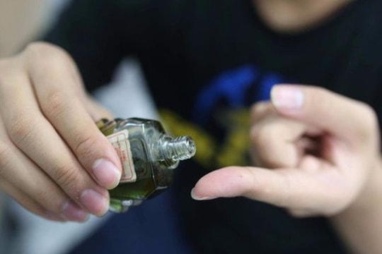 Tai nạn vì… chai dầu gió!