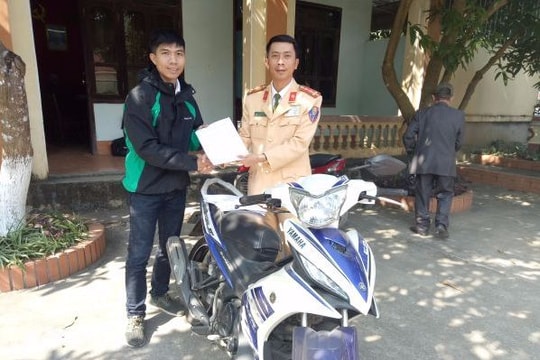 Nhận lại xe máy Exciter bị mất trộm 1 năm trước