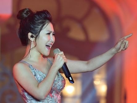 Hương Tràm được khen ngợi khi hát tiếng Hàn Quốc