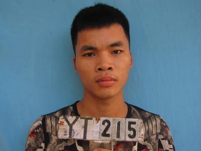 'Cẩu tặc' chém người, cướp xe máy ra đầu thú