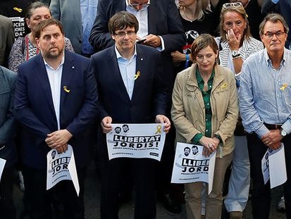 Tây Ban Nha trả tự do cho 6 quan chức Catalonia