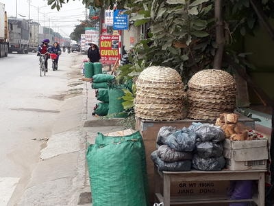 Giải tỏa vỉa hè, lề đường ở Quỳnh Lưu: 'Bắt cóc bỏ đĩa'