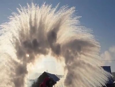 Nước nóng hóa thành băng trong tích tắc ở nơi -40 độ C