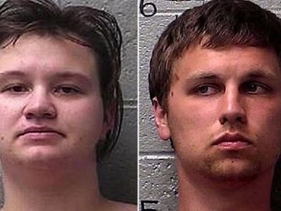 Hai vợ chồng nhét con trai vào lò vi sóng gây phẫn nộ