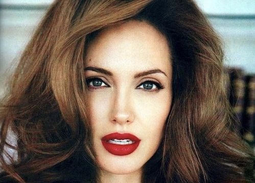 Những màu son nổi bật cho mùa lễ hội cuối năm