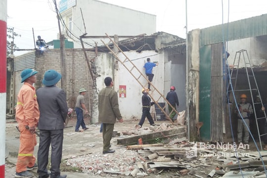 Đô Lương tháo dỡ 13 ki ốt lấn chiếm hành lang an toàn giao thông