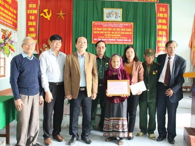 Tập đoàn Mường Thanh hỗ trợ 50 triệu đồng xây nhà cho mẹ liệt sỹ