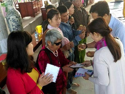 Trao 260 suất quà cho gia đình có hoàn cảnh khó khăn ở Thanh Chương