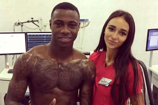 Nữ bác sĩ xinh đẹp cấm cả đội bóng sex trước trận đấu