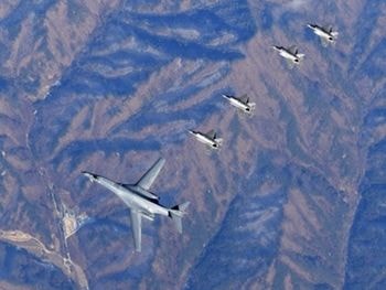 Oanh tạc cơ Mỹ diễn tập trên bán đảo Triều Tiên