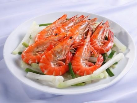 Có cần kiêng tôm và thịt gà khi bị ho?