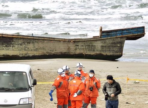 Tàu Triều Tiên dồn dập vào biển Nhật: Tàu cá hay tàu gián điệp?