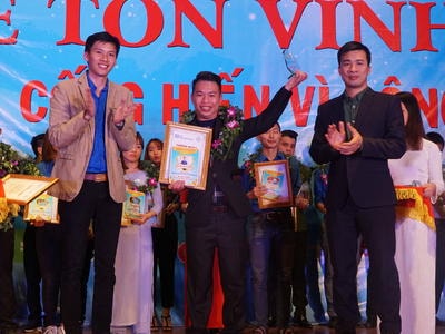 Chàng trai Nghệ An duy nhất nhận giải thưởng Tuổi trẻ cống hiến vì cộng đồng