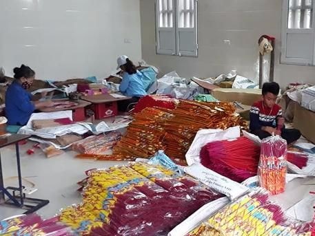 Làng nghề ở Nghệ An xuất bán hương thẻ sang Lào