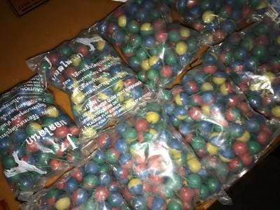 Mua pháo giấu trong vườn cam để bán lẻ