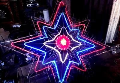 Nông dân sản xuất ngôi sao Giáng sinh kiếm tiền triệu mỗi ngày