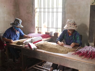 Làng nghề hương trầm Quỳnh Đôi 'vào' vụ Tết