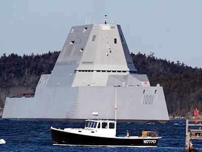 Khu trục hạm tàng hình Mỹ gặp sự cố điện trong lần đầu ra khơi