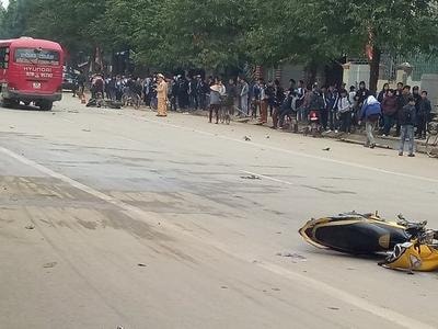 Xe máy tông nhau, 2 người bị thương nặng