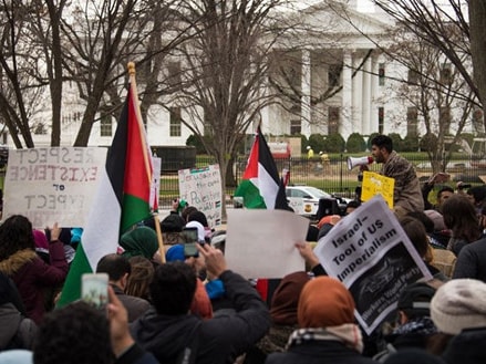 Tín đồ Hồi giáo đổ về Nhà Trắng phản đối Tổng thống Trump