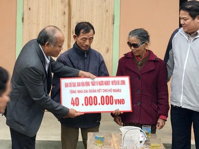 Huyện Đô Lương trao 600 triệu đồng hỗ trợ xây nhà Đại đoàn kết