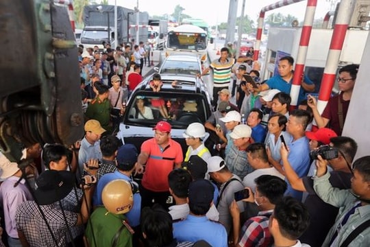 Thủ tướng yêu cầu không để xảy ra ùn tắc ở các trạm thu phí dịp Tết