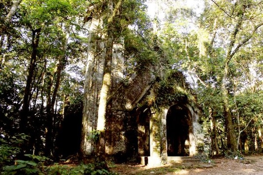 5 địa danh 'rùng rợn' thách thức phượt thủ Việt