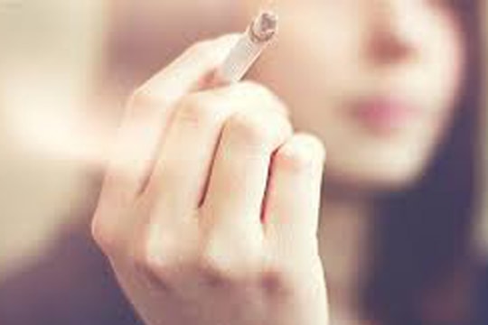 Hút thuốc lá tăng nguy cơ ung thư vú