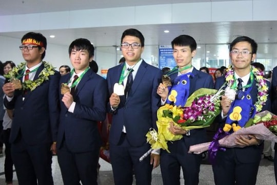 Đề xuất tặng Huân chương Lao động cho học sinh đoạt giải quốc tế