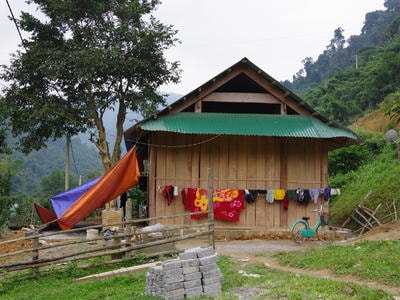 Bộ đội góp tiền lương, công sức giúp người dân xóa nhà tranh tre