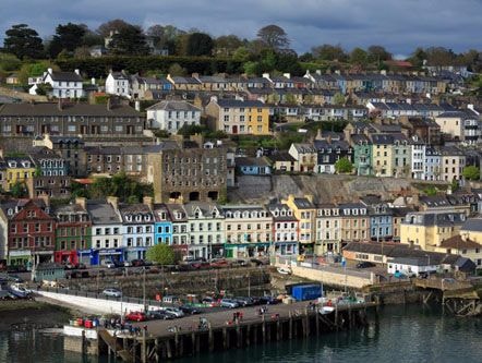 Đàn ông cả làng luôn cảm thấy 'rạo rực' vì mùi lạ trong không khí