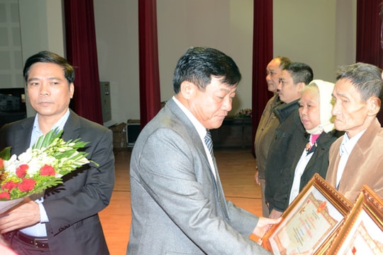 Truy tặng danh hiệu Bà Mẹ Việt Nam anh hùng tại Thành phố Vinh