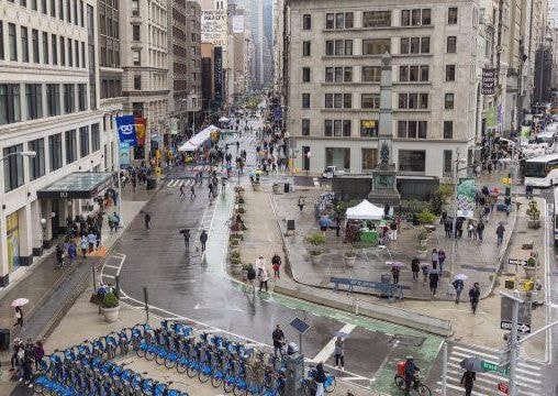 New York hạn chế ô tô, dành không gian cho người đi bộ