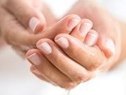 'Đánh bay' tình trạng đổ mồ hôi tay chân bằng nguyên liệu tự nhiên