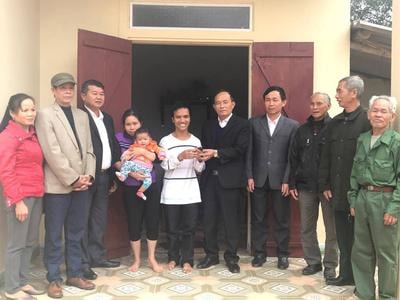 Bàn giao nhà tình nghĩa cho nạn nhân chất độc da cam/dioxin