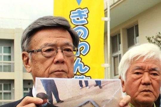 Hi hữu: Cửa sổ máy bay Mỹ rơi trúng trường học Nhật Bản