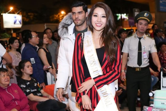 'Bản sao' Ngọc Trinh và dàn người đẹp chào đón Hoa hậu, Nam vương Siêu quốc gia 2017