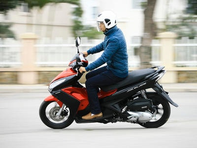 Nhanh 'nát' xe máy tay ga do 7 thói quen này