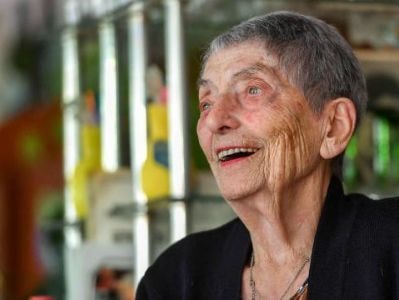 Cụ bà nhảy múa đến 2h sáng vẫn sống trăm tuổi