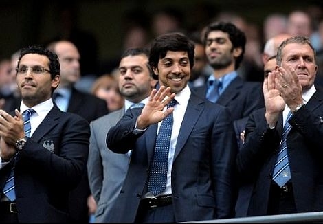 Wenger châm chọc Man City 'sống nhờ dầu mỏ'