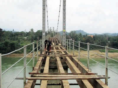 Đầu tư 4 tỷ đồng sửa chữa cầu treo ở Con Cuông