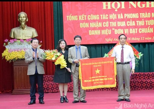 Hội Nông dân Nghệ An đón nhận Cờ thi đua của Chính phủ