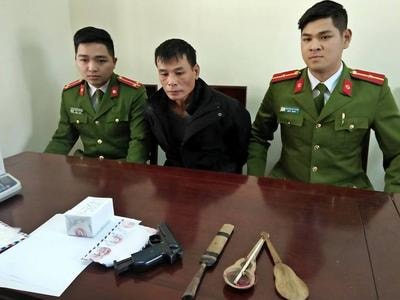 Chôn ma túy dưới nền nhà để tránh công an