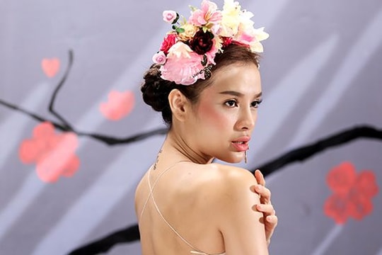 Phương Trinh Jolie khoe vẻ gợi cảm khi quay MV mới