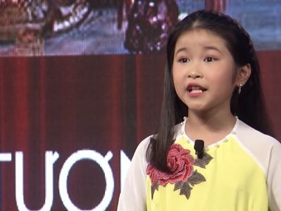 Cô bé 9 tuổi hướng dẫn miễn phí cho khách du lịch nước ngoài